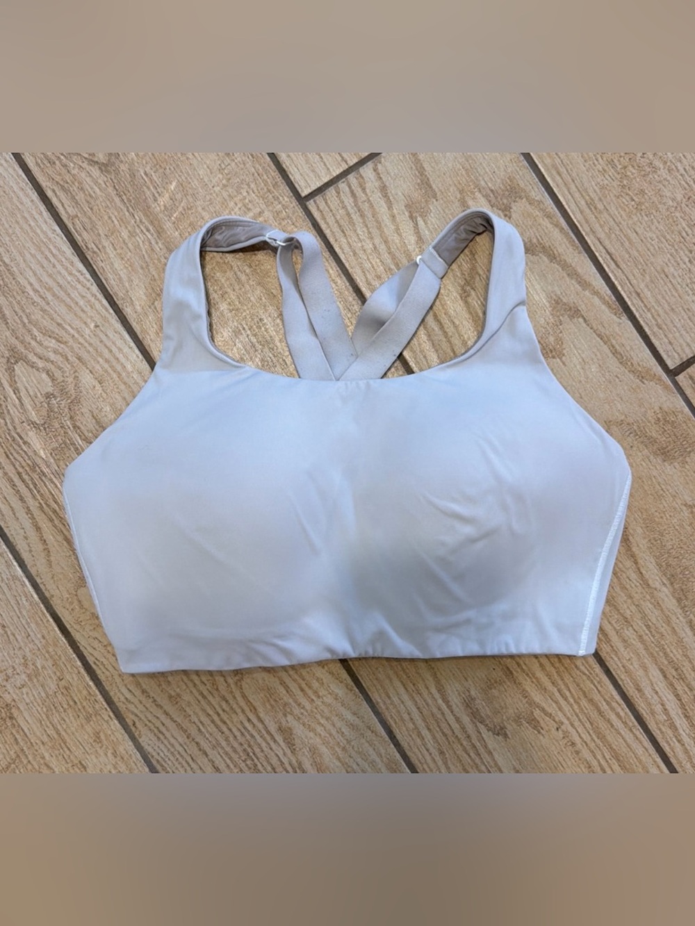 Lululemon Sports Bra Womens Size 38DD White Full Coverage Cross Back Wireless